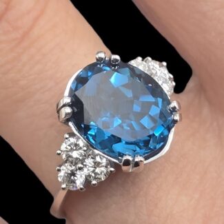 ANELLO ORO TOPAZIO LONDON BLUE 3.5 CARATI DIAMANTI